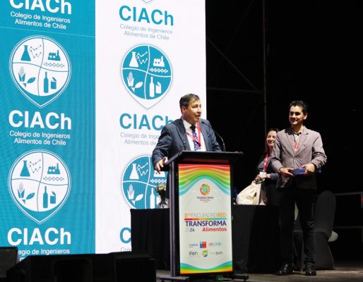 Académico FACSA recibe el Premio Categoría Trayectoria del Colegio de Ingenieros de Alimentos de Chile 2024 3